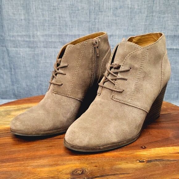 Lucky Brand Shylow Western Wedge Ankle Boot Laces & Side Zip Tan Size 7.5 - Picture 9 of 9